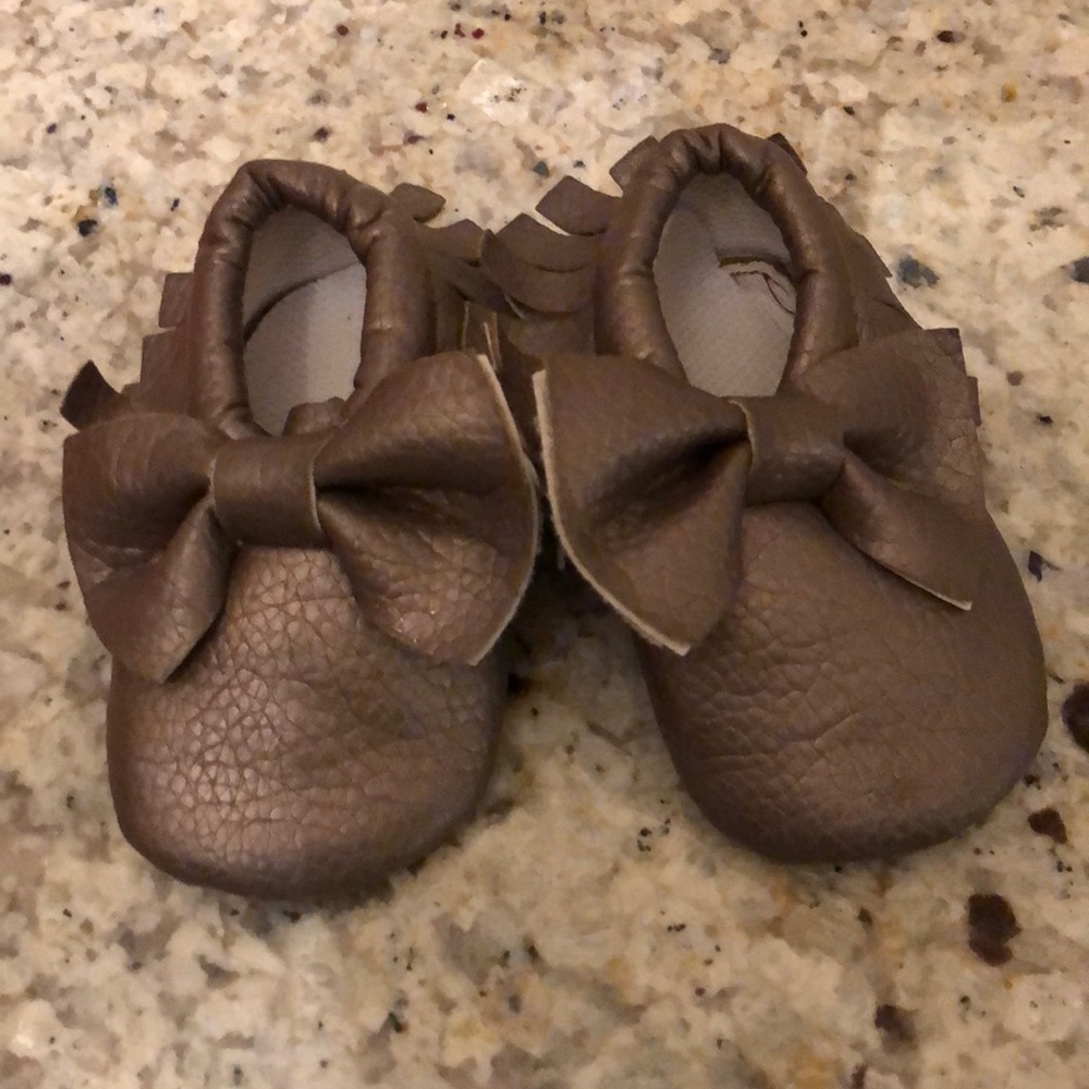 Sparkle in pink moccasins 6-12